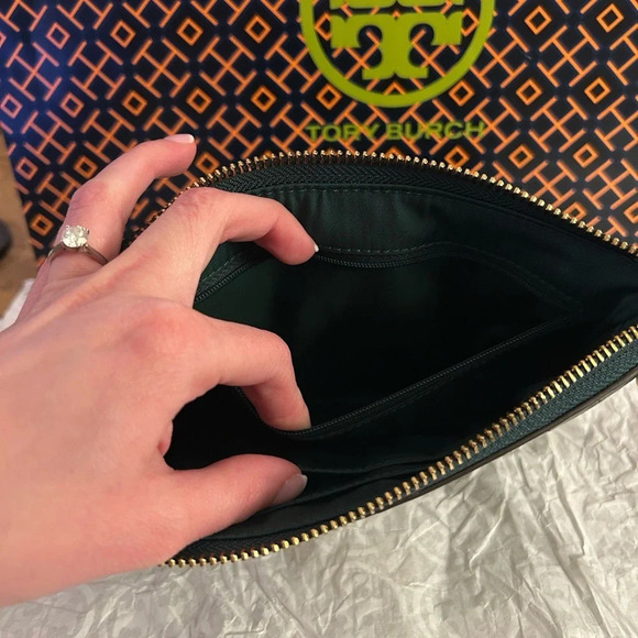 Tory Burch Britten Embossed Large Zip Pouch Wristlet Norwood Gold Green - Picture 10 of 12